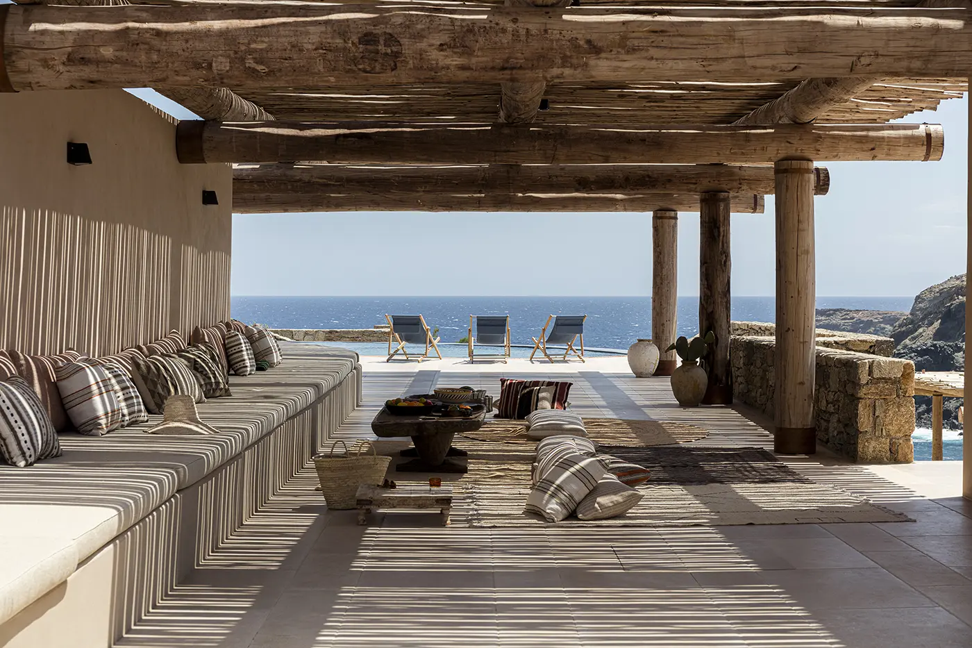 Unique Know How - Loyal Villas Luxury - Travel Agents