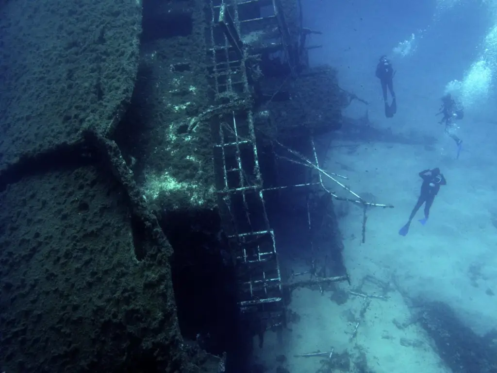 Anna II wreck at Lia Beach